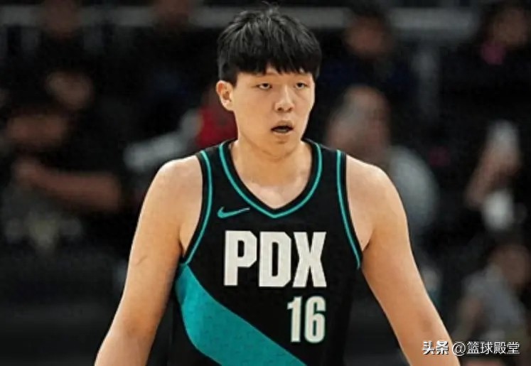 杨瀚森对勇士太劣势！首节三分打铁，外防成弊端，进攻地位太低了