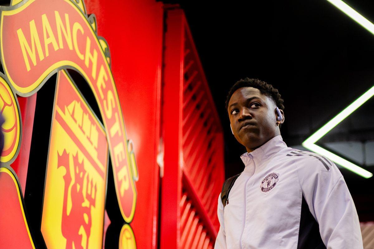 镜报：梅努和卡里克沟通后改变立场，冬窗留在曼联成定局