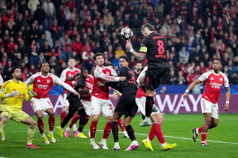 下半场遭勒沃库森闪击，阿森纳本赛季欧冠首次比分落后